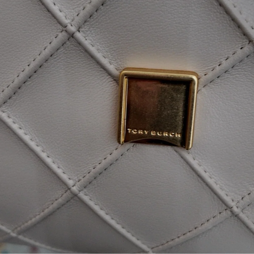 Tory Burch Quilted Shoulder Bag in Cream with Gold Chain